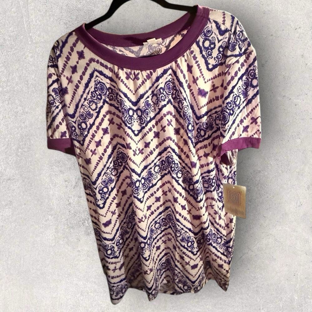LulaRoe Liv Tshirt-Size 3XL-White With Purple Print Shirt-NWT